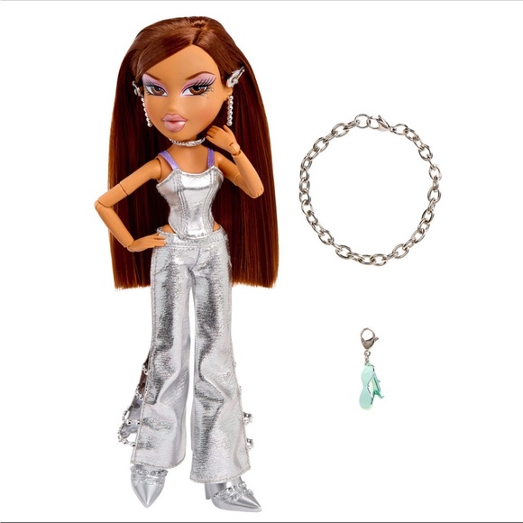 Bratz Charmz Yasmin Doll Silver Jumpsuit New In Box MGA Fashion Doll Gift - Picture 2 of 10